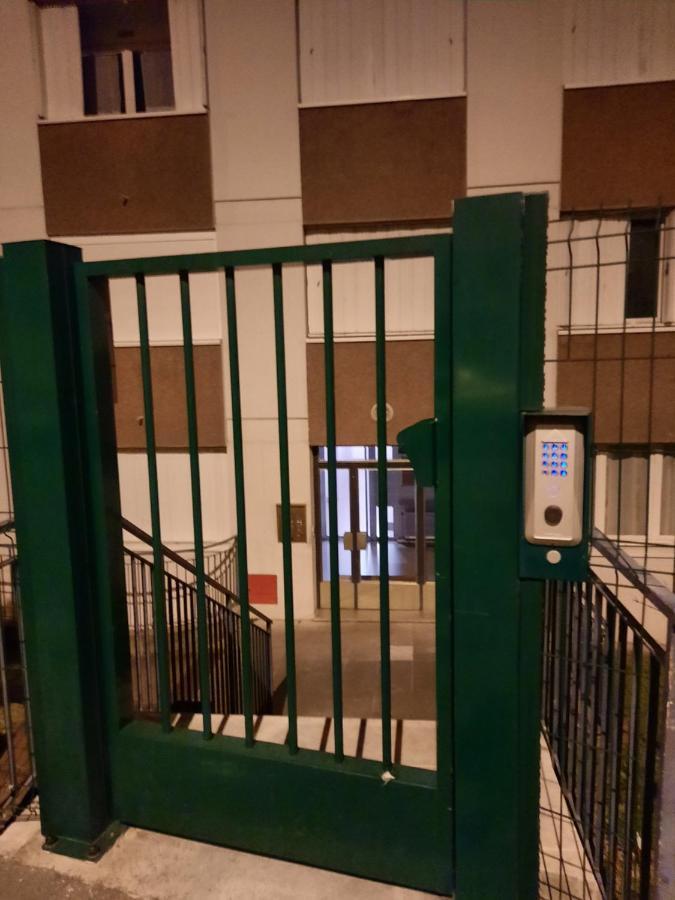 Grand Appartement Fonctionnel Et Calme Sur Lyon8 A 2 Pas Du Metro Buitenkant foto