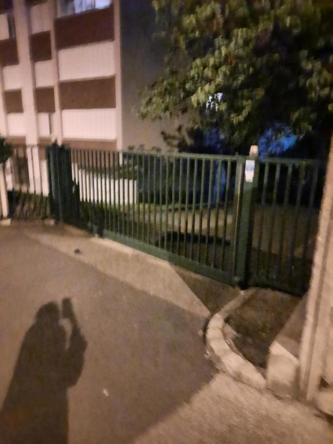 Grand Appartement Fonctionnel Et Calme Sur Lyon8 A 2 Pas Du Metro Buitenkant foto
