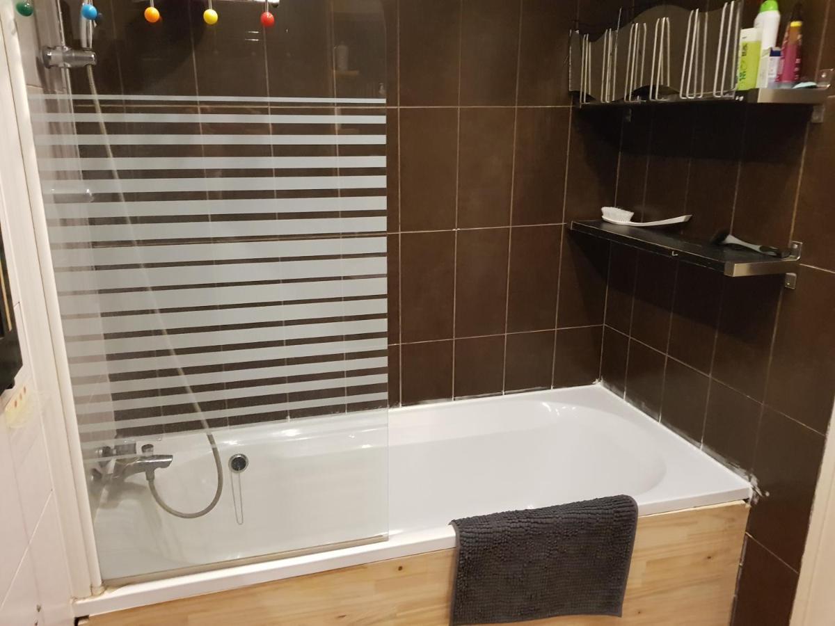 Grand Appartement Fonctionnel Et Calme Sur Lyon8 A 2 Pas Du Metro Buitenkant foto